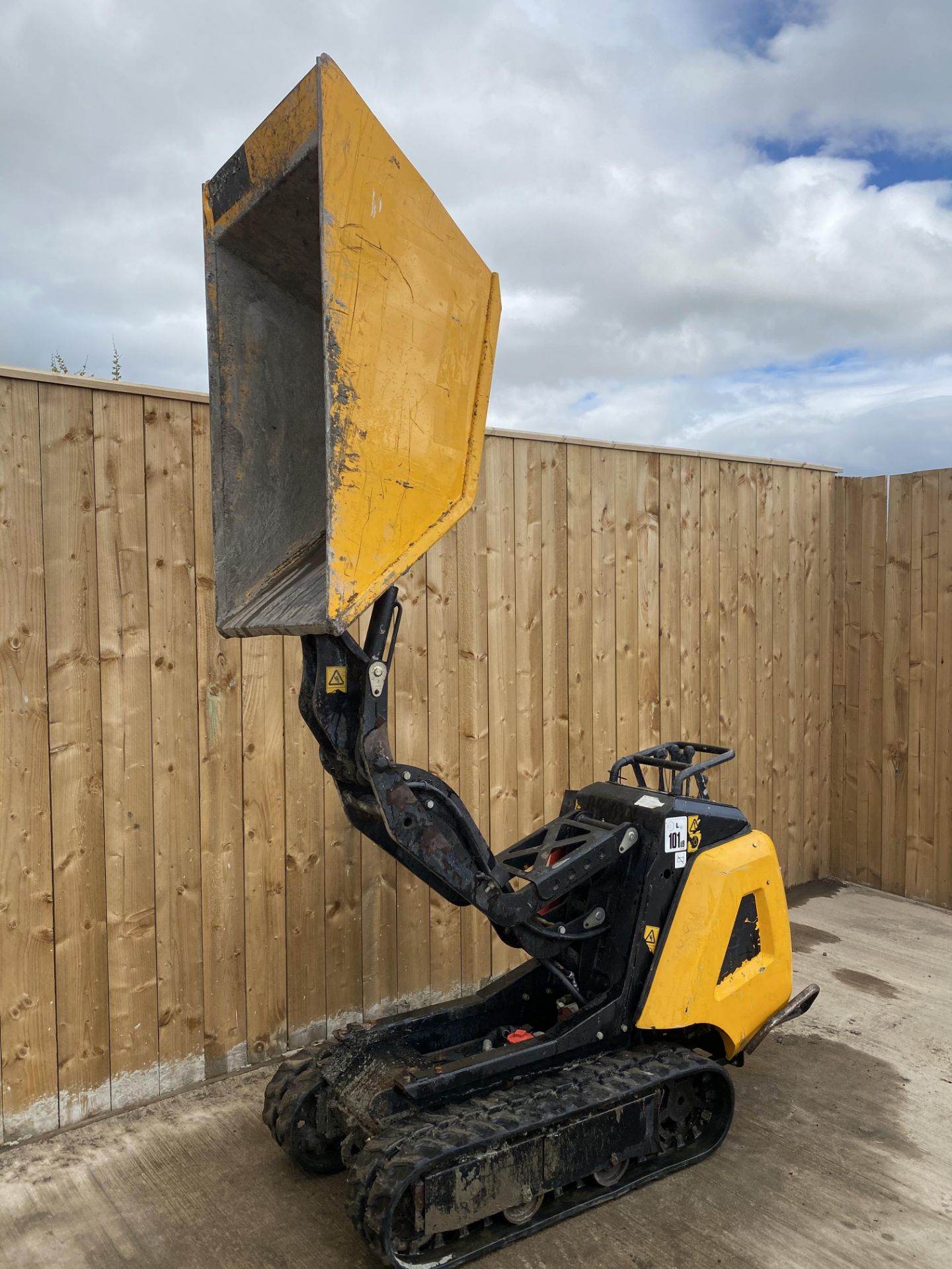 2015 JCB HTD05 high tip Diesel dumper *Direct GAP HIRE* - Image 4 of 8