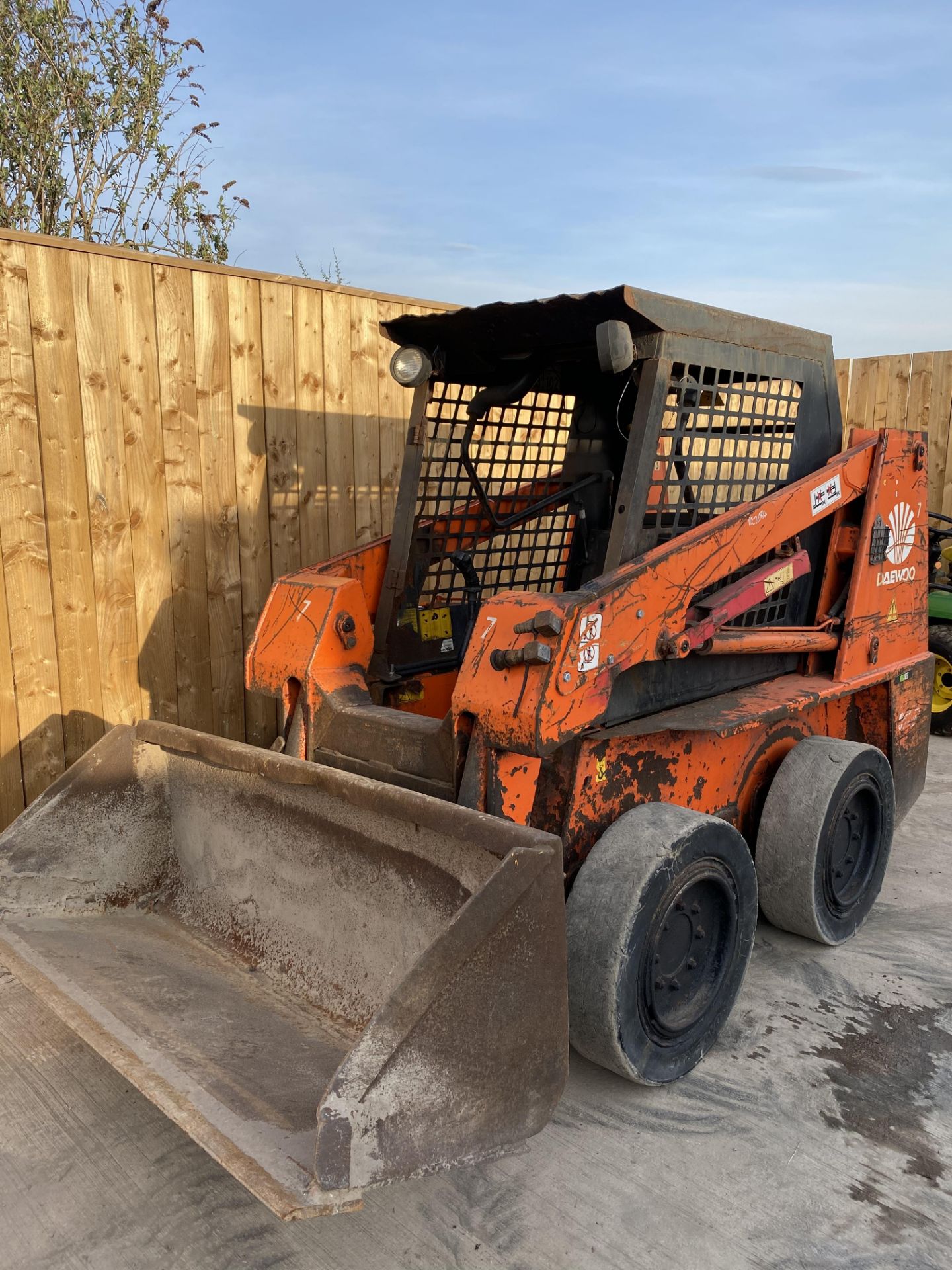 Daewoo Skid steer loader - Image 4 of 8