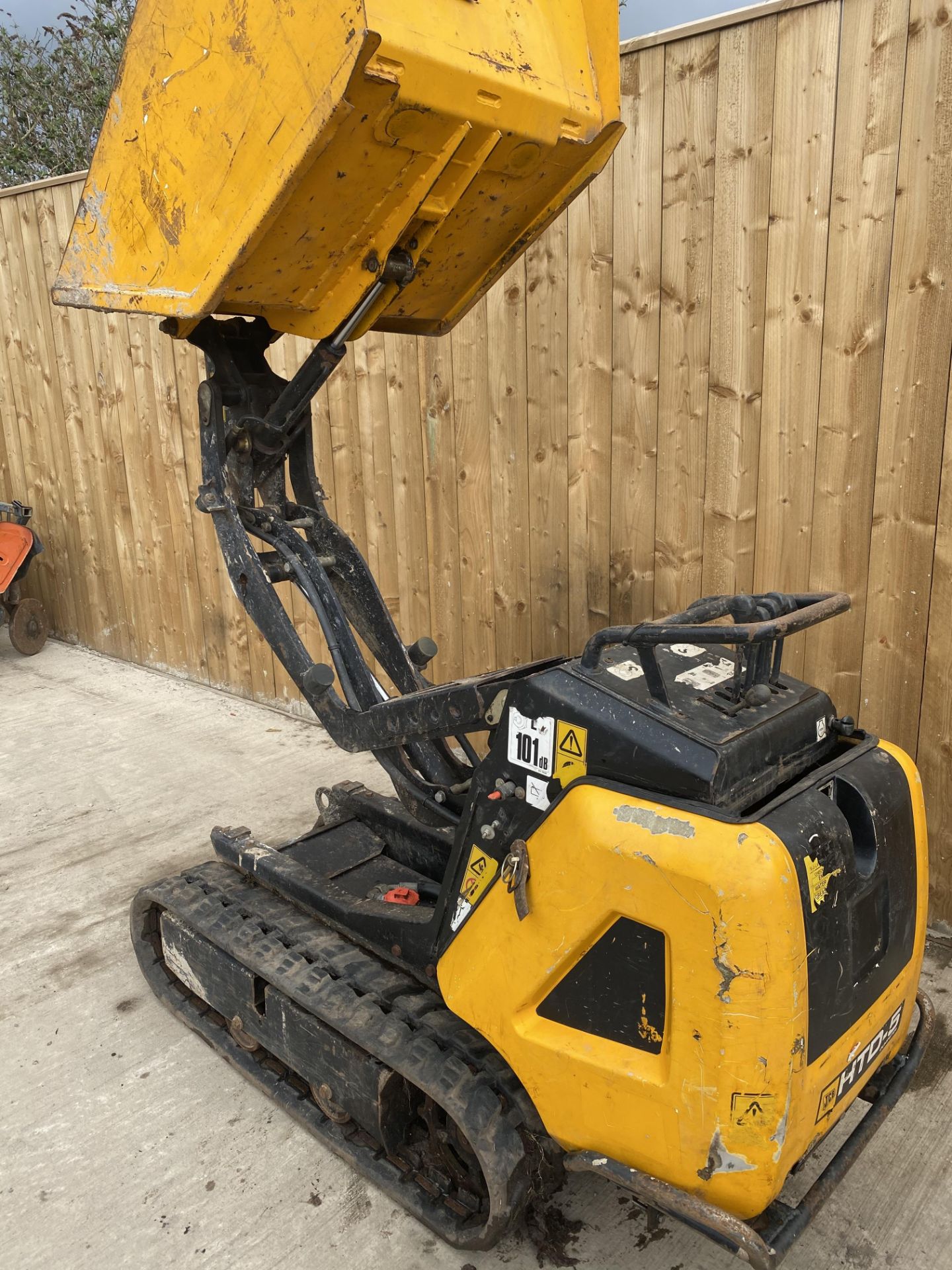 2015 JCB HTD05 high tip diesel tracked dumper * Direct GAP Hire* - Image 7 of 7