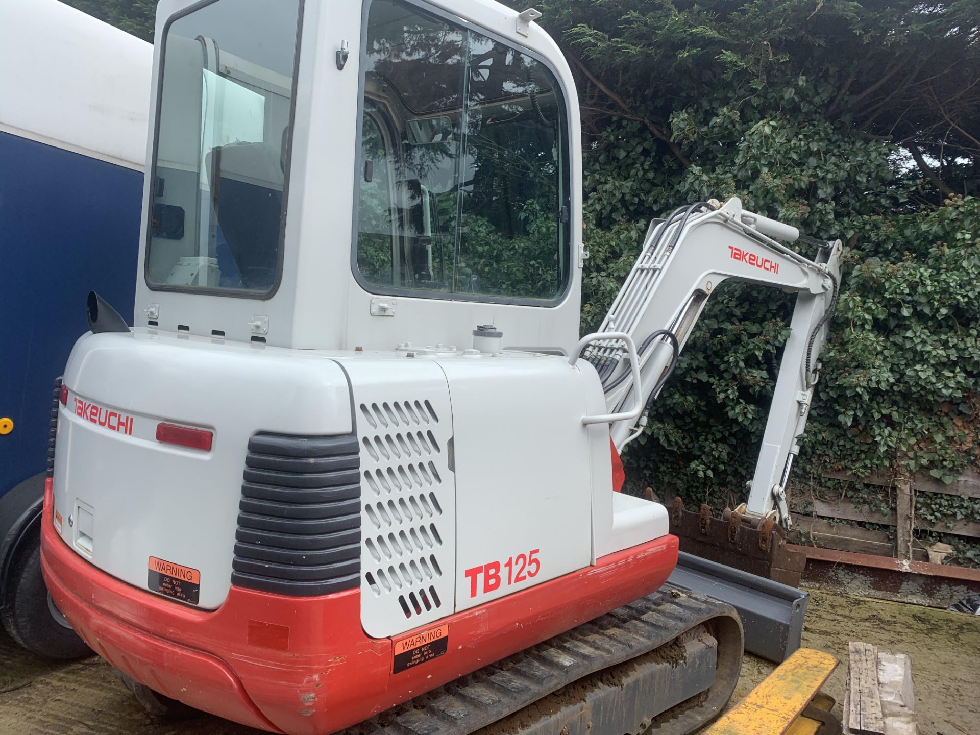 TAKEUCHI DIESEL MINI DIGGER.LOCATION N IRELAND.