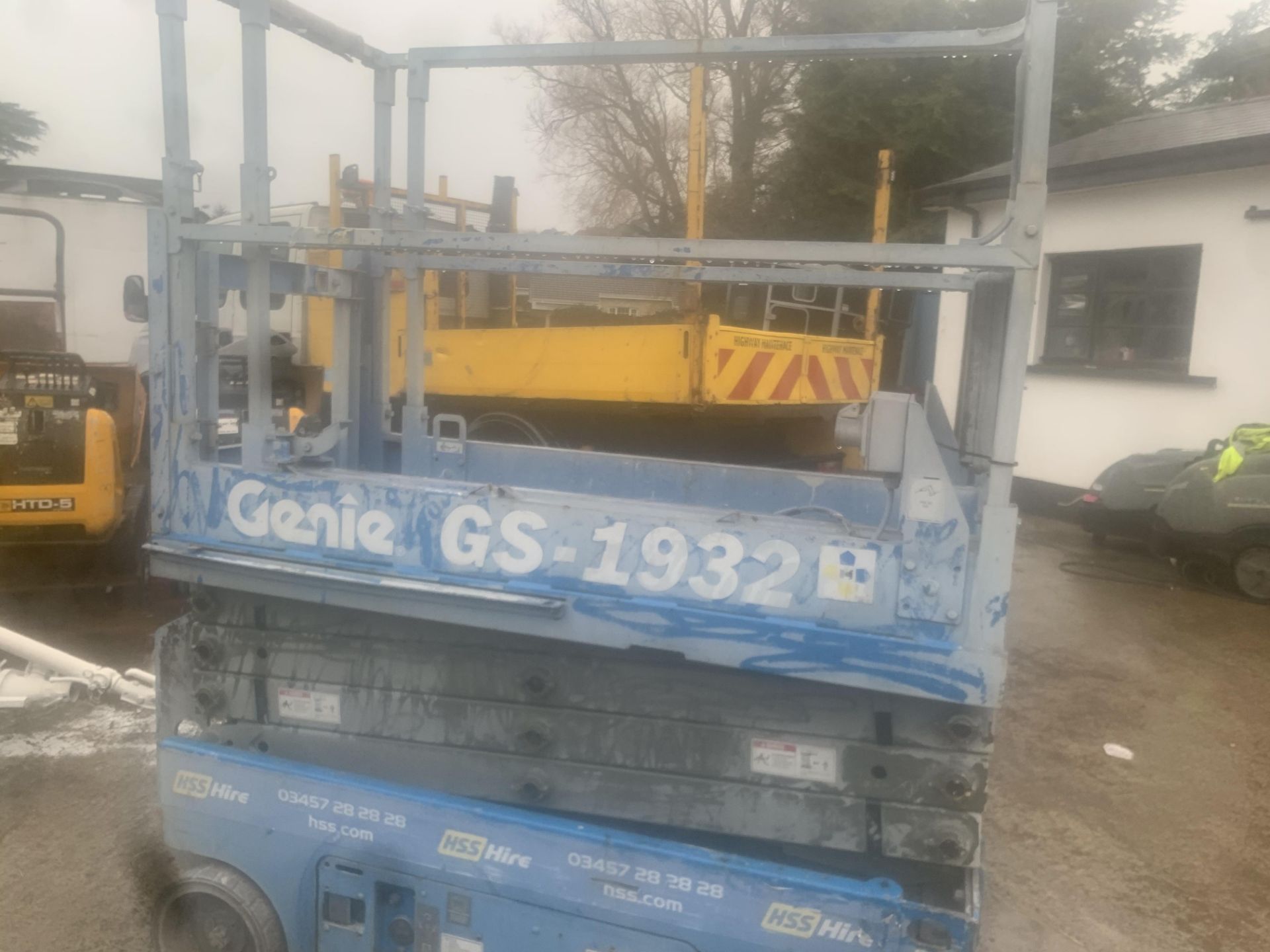 GENIE SCISSOR LIFT 1932. LOCATION N IRELAND.