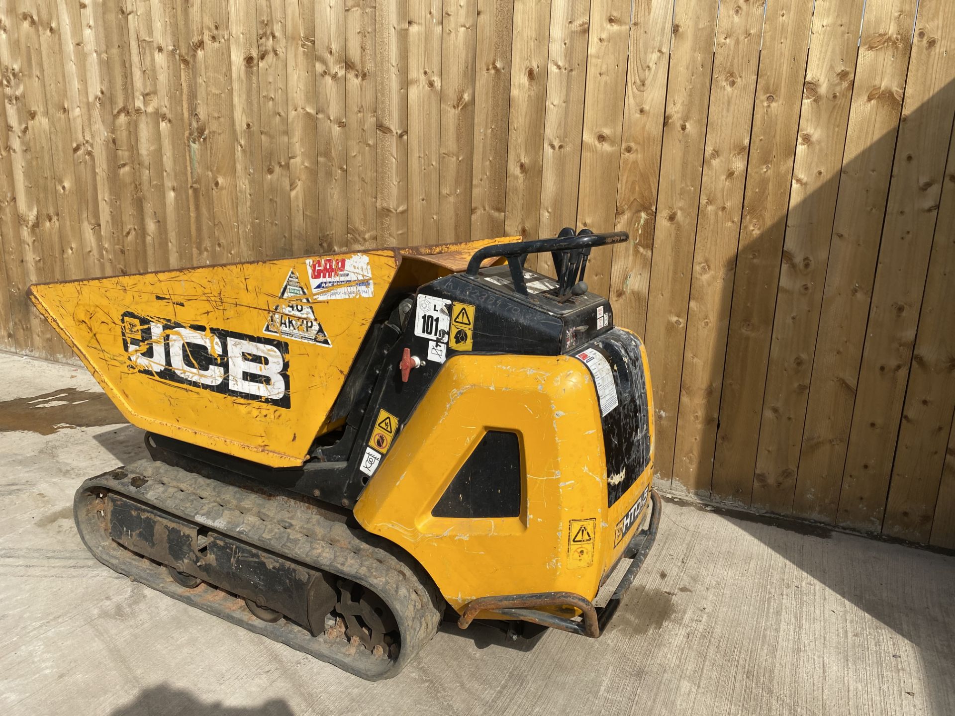 Jcb HTD05 high tip tracked dumper *Direct GAP Hire*