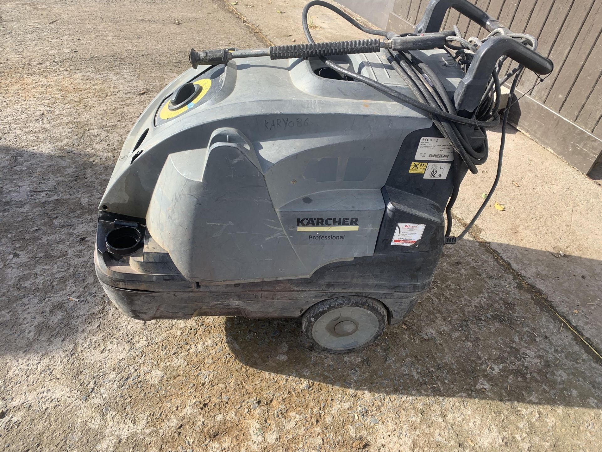 KARCHER DIESEL COMERCIAL HOT AND COLD POWER WASHER.LOCATION N IRELAND. - Image 3 of 4