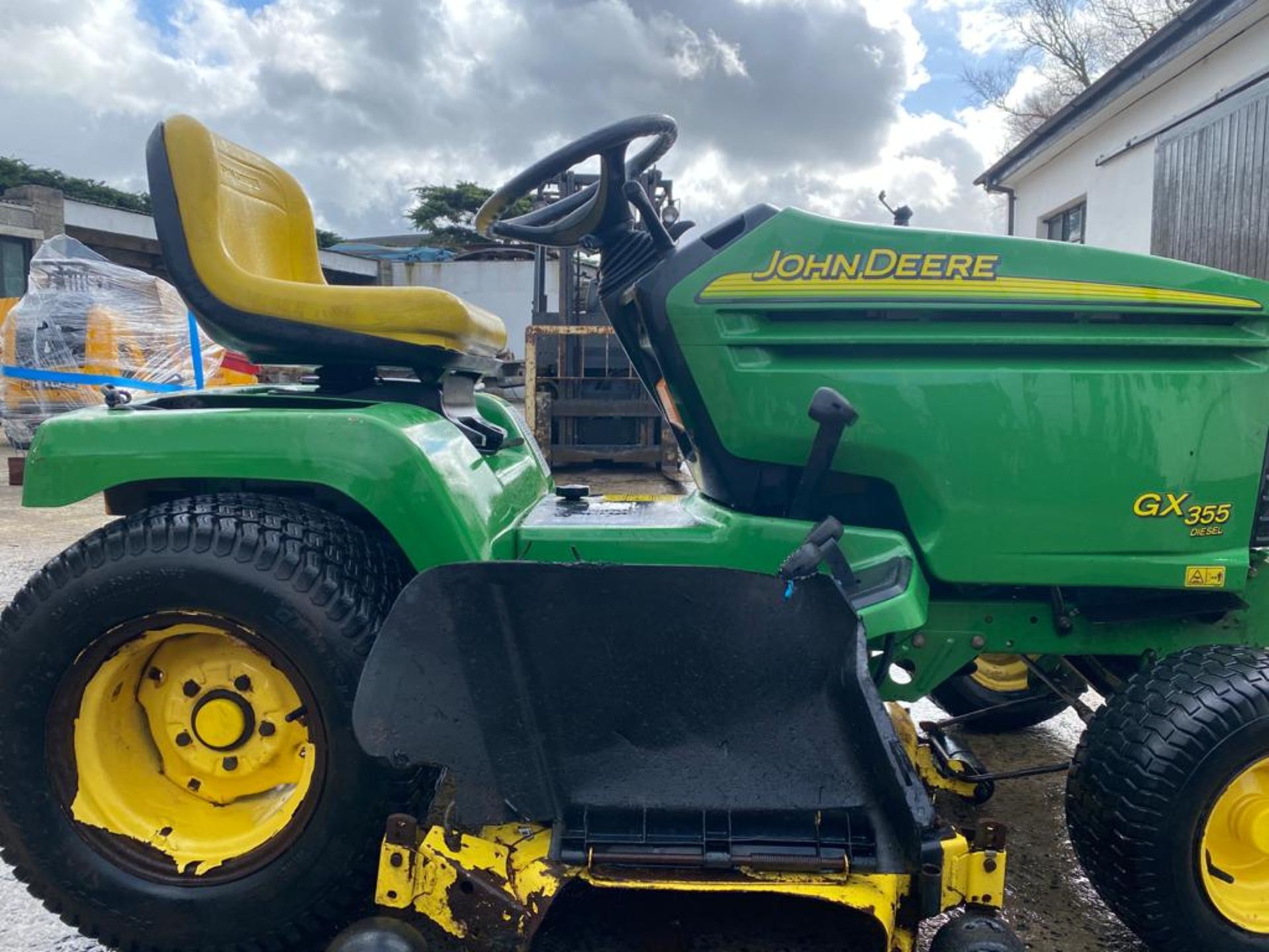 JOHN DEERE GX355 DIESEL RIDE ON MOWER.LOCATION N IRELAND.