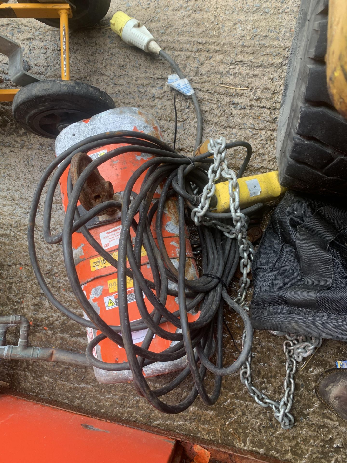 CM LODESTAR 1/2 TONNE CHAIN HOIST 110V.LOCATION N IRELAND.