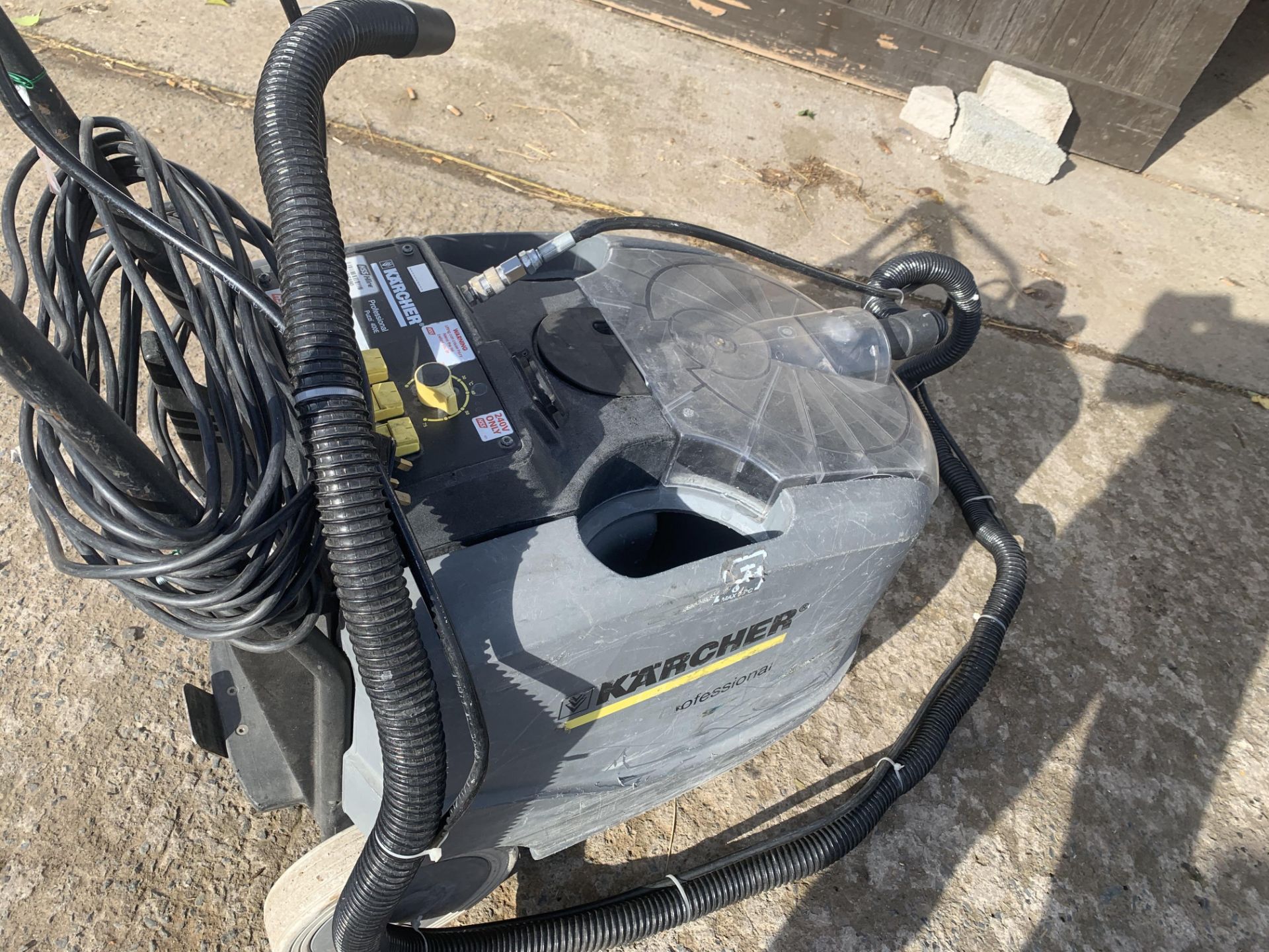 KARCHER WET AND DRY VAC 24V.LOVATION N IRELND. - Image 3 of 4