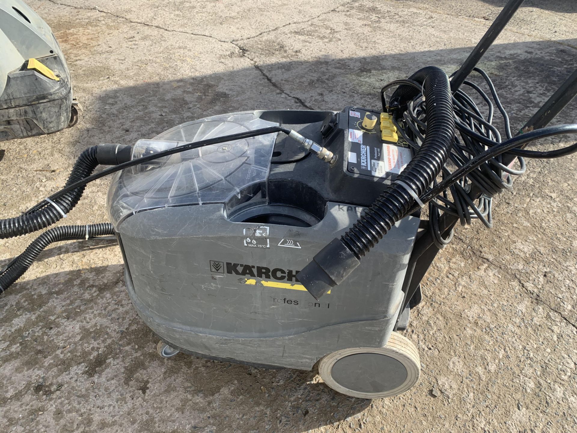 KARCHER WET AND DRY VAC 24V.LOVATION N IRELND. - Image 4 of 4