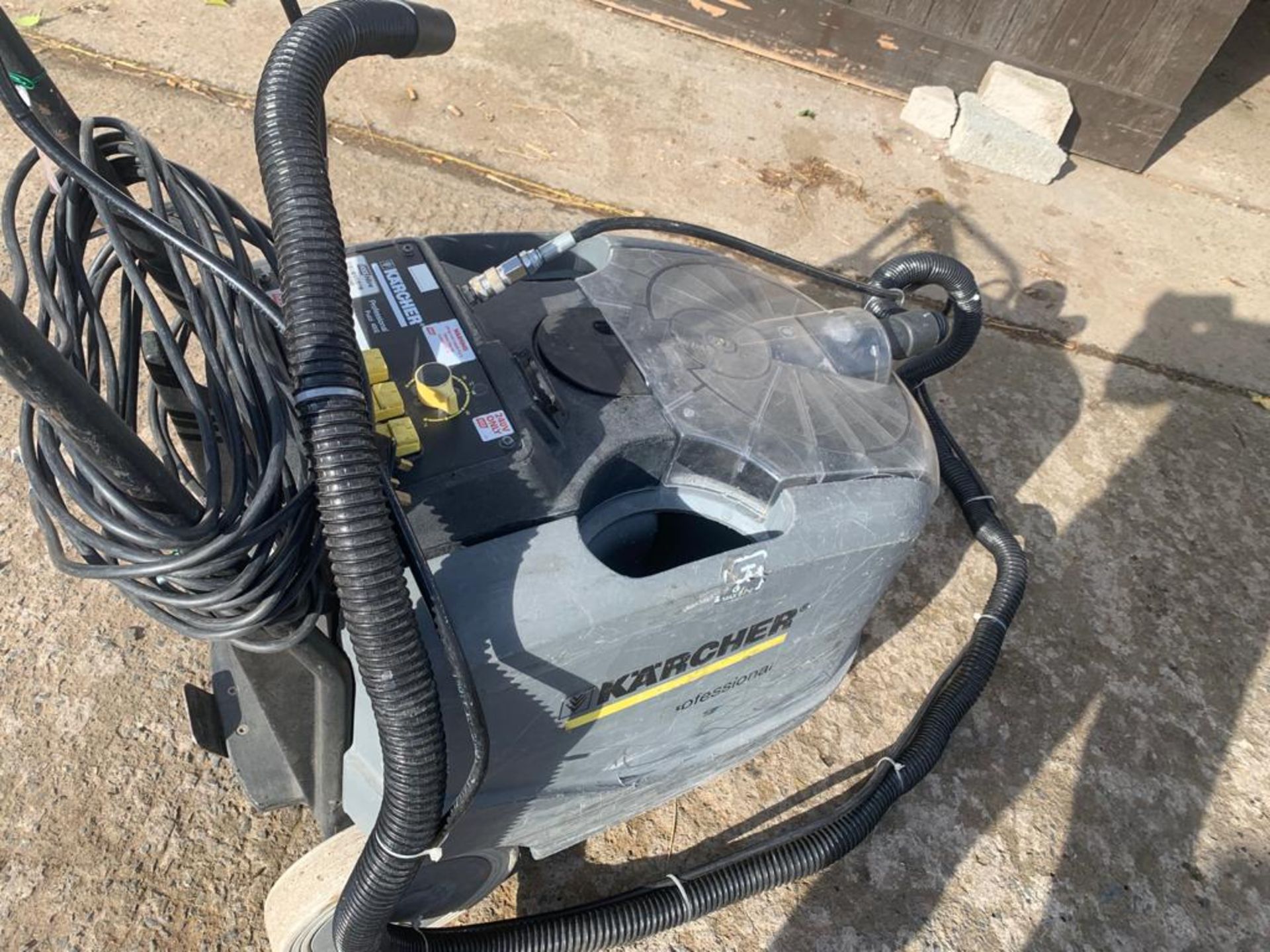 KARCHER WET AND DRY VAC 240V LOCATION NI IRELAND. - Image 3 of 3