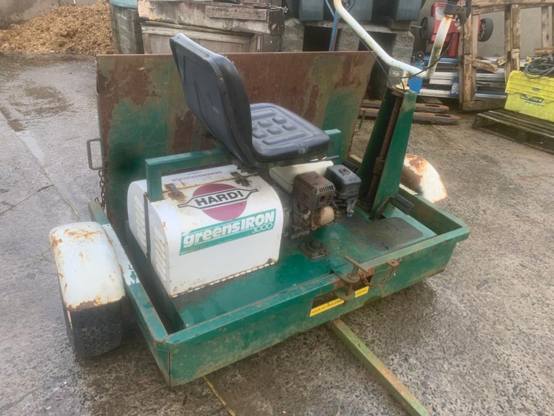 GREENS IRON 3000 RIDE ON PETROL ROLLER IN TRAILER. LOCATION N IRELAND - Image 5 of 6