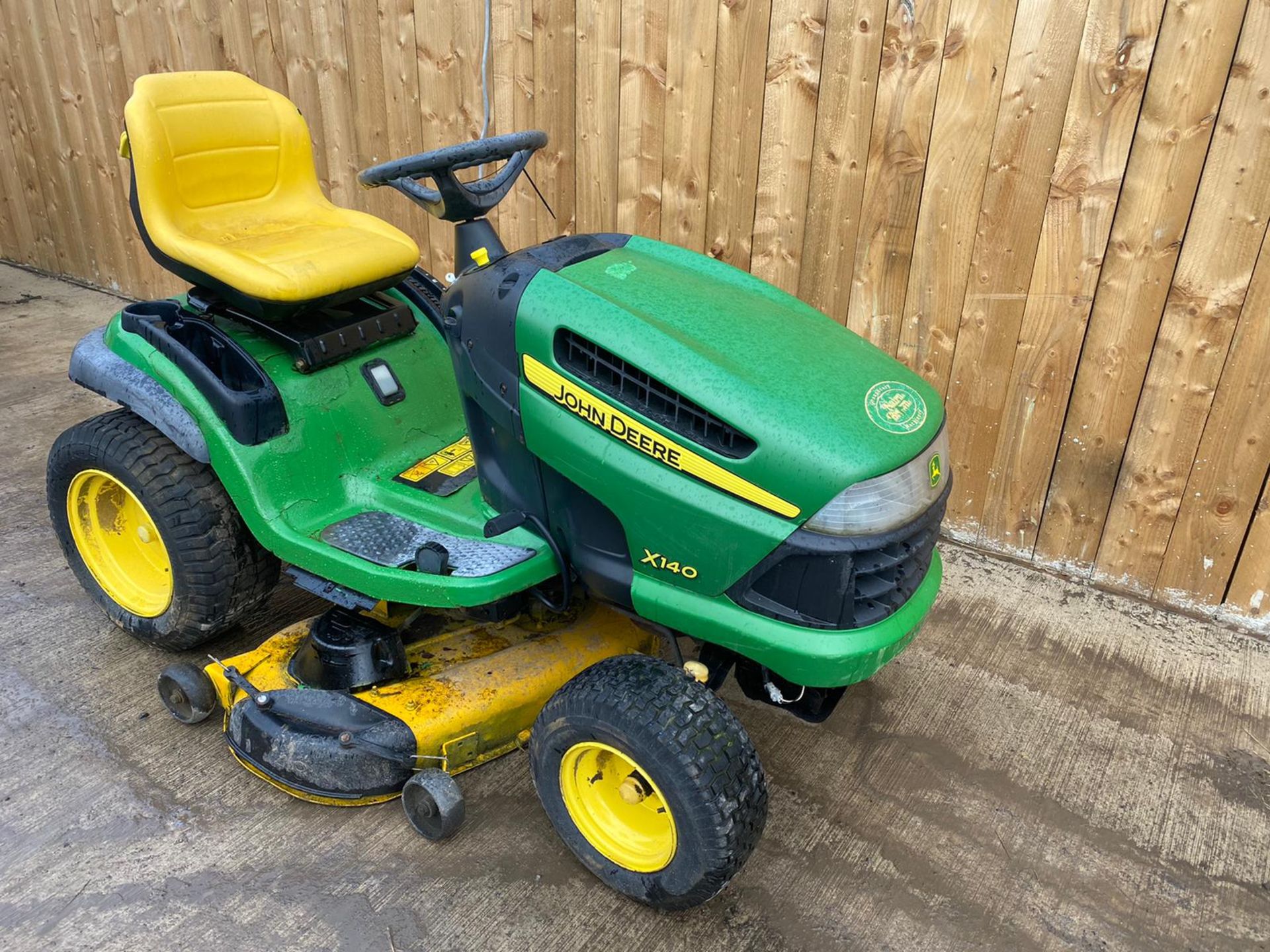 JOHN DEERE X140 RIDE ON MOWER LOCATION CO DURHAM. - Image 2 of 5