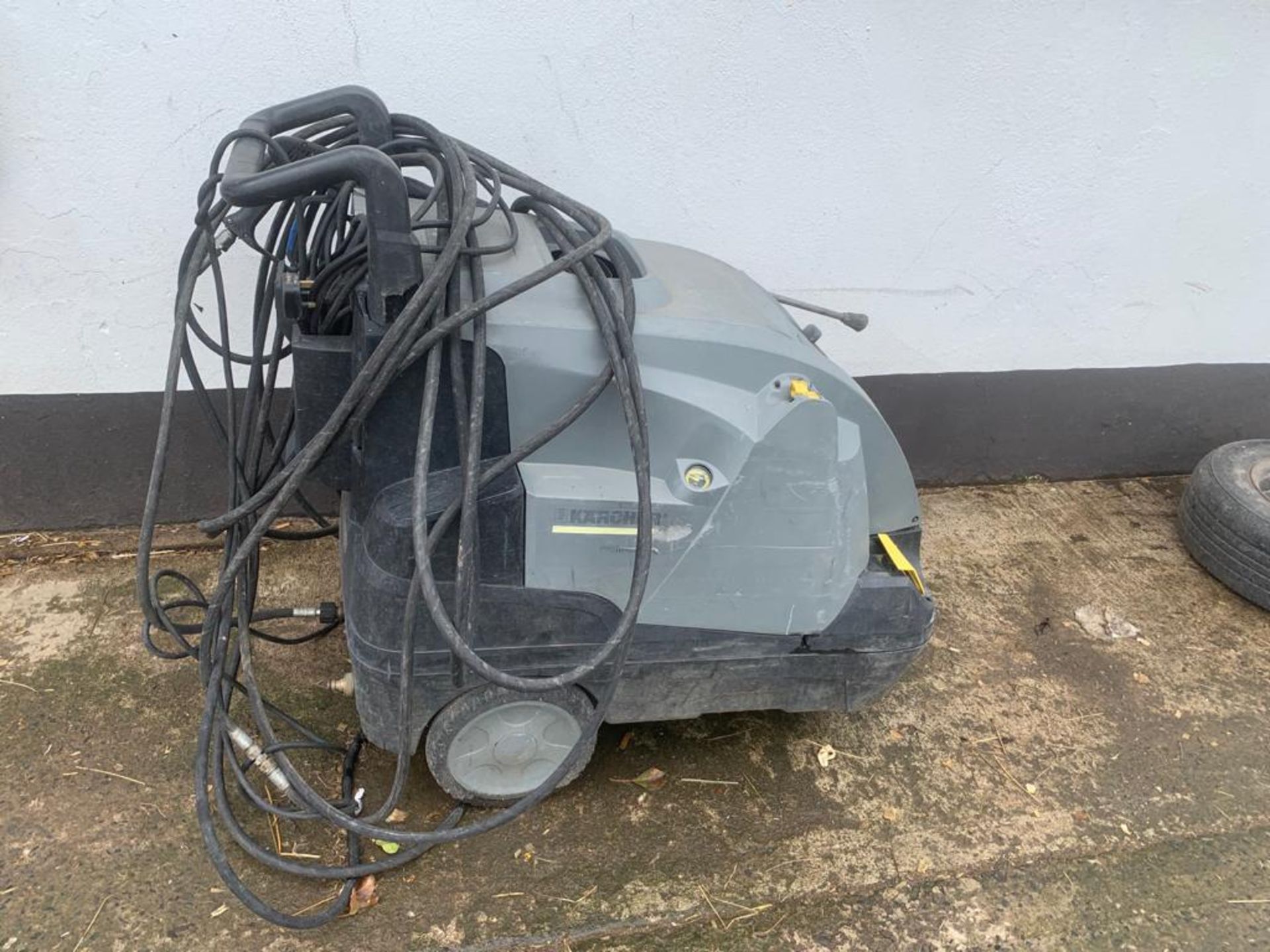 KARCHER DIESEL HOT AND COLD POWER WASHER 240V LOCATION N IRELAND - Image 3 of 3