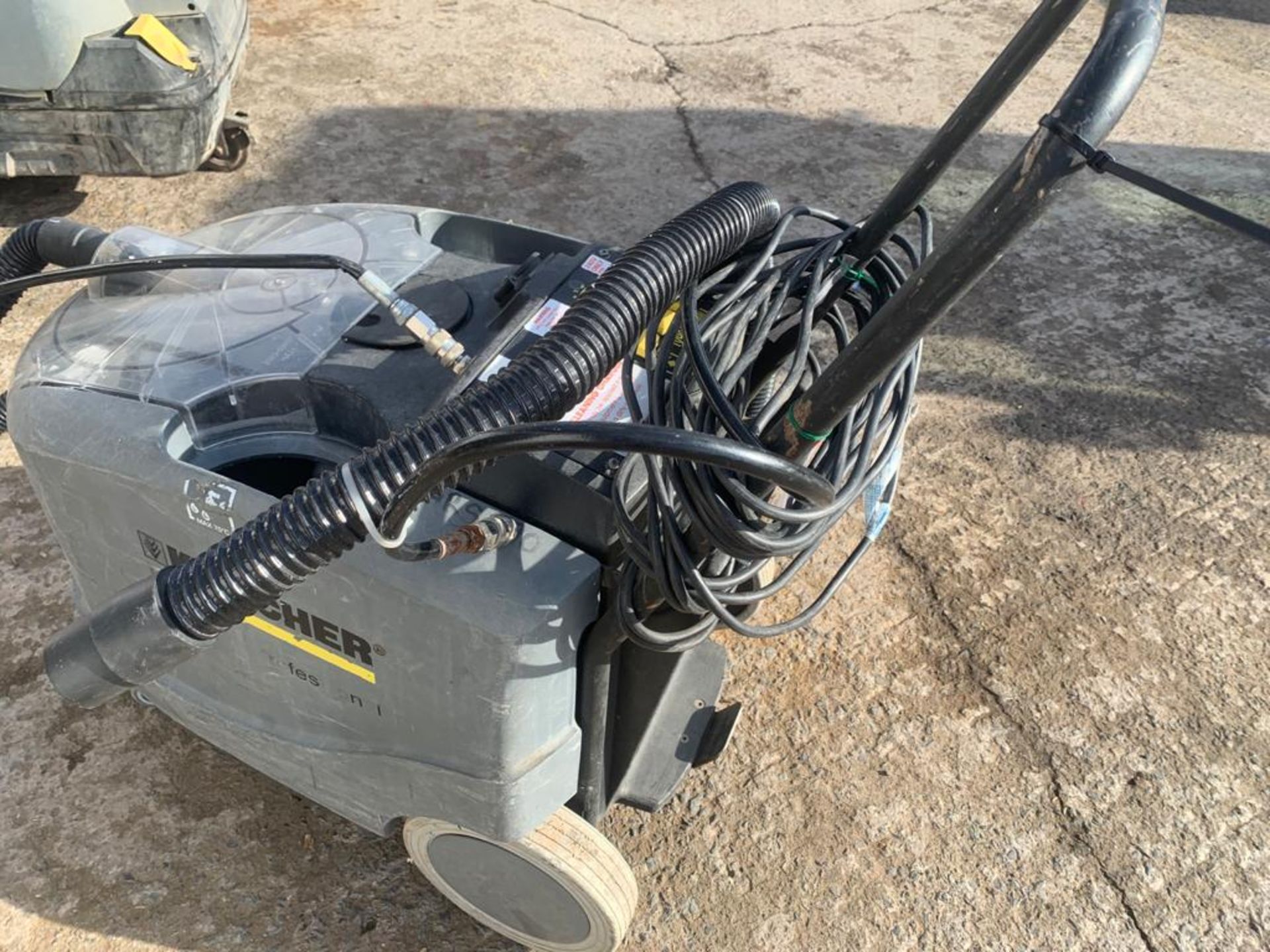 KARCHER WET AND DRY VAC 240V LOCATION NI IRELAND. - Image 2 of 3