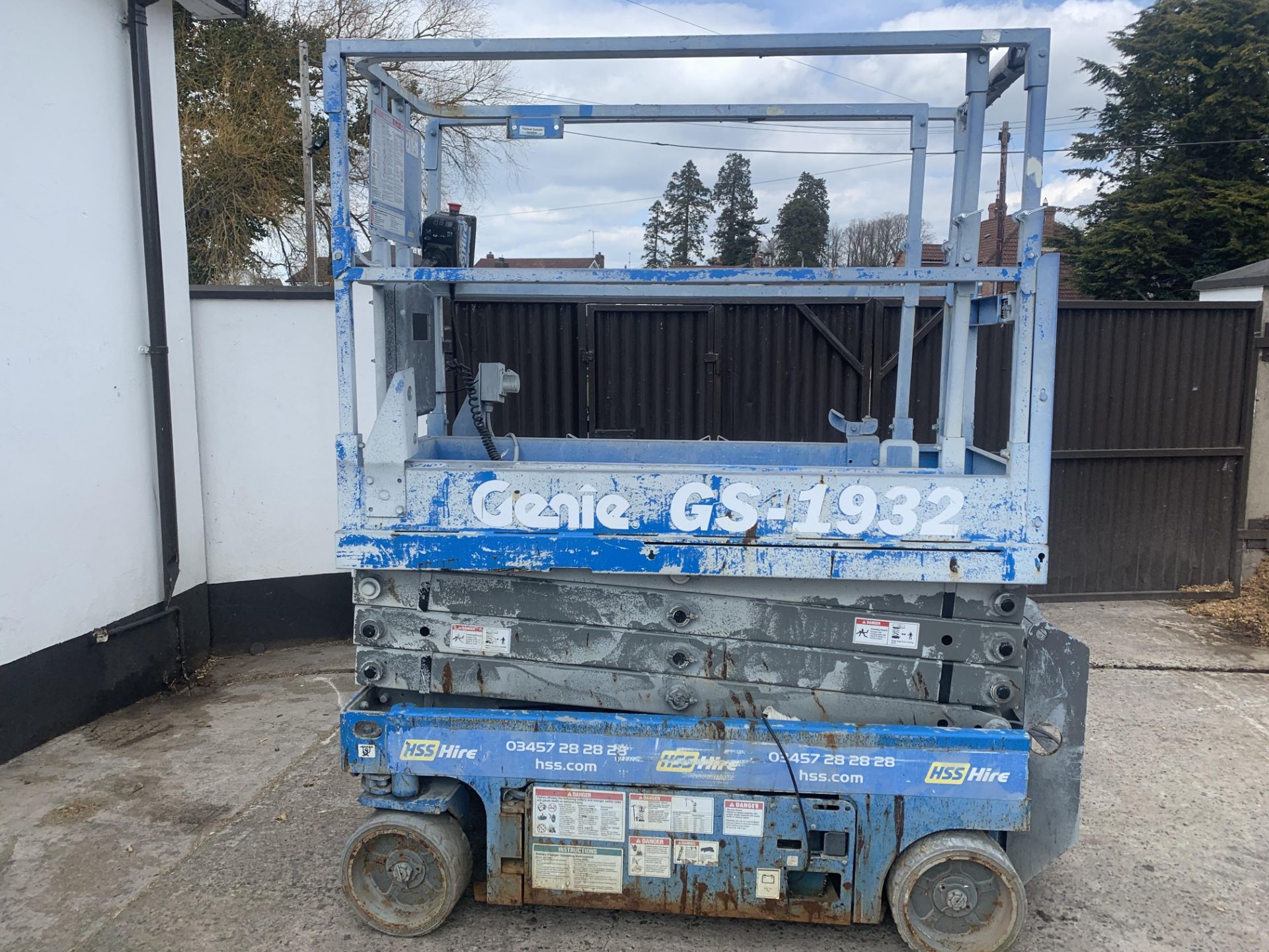 GENIE 1932 SCISSOR LIFT LOCATION N IRELAND - Image 3 of 6