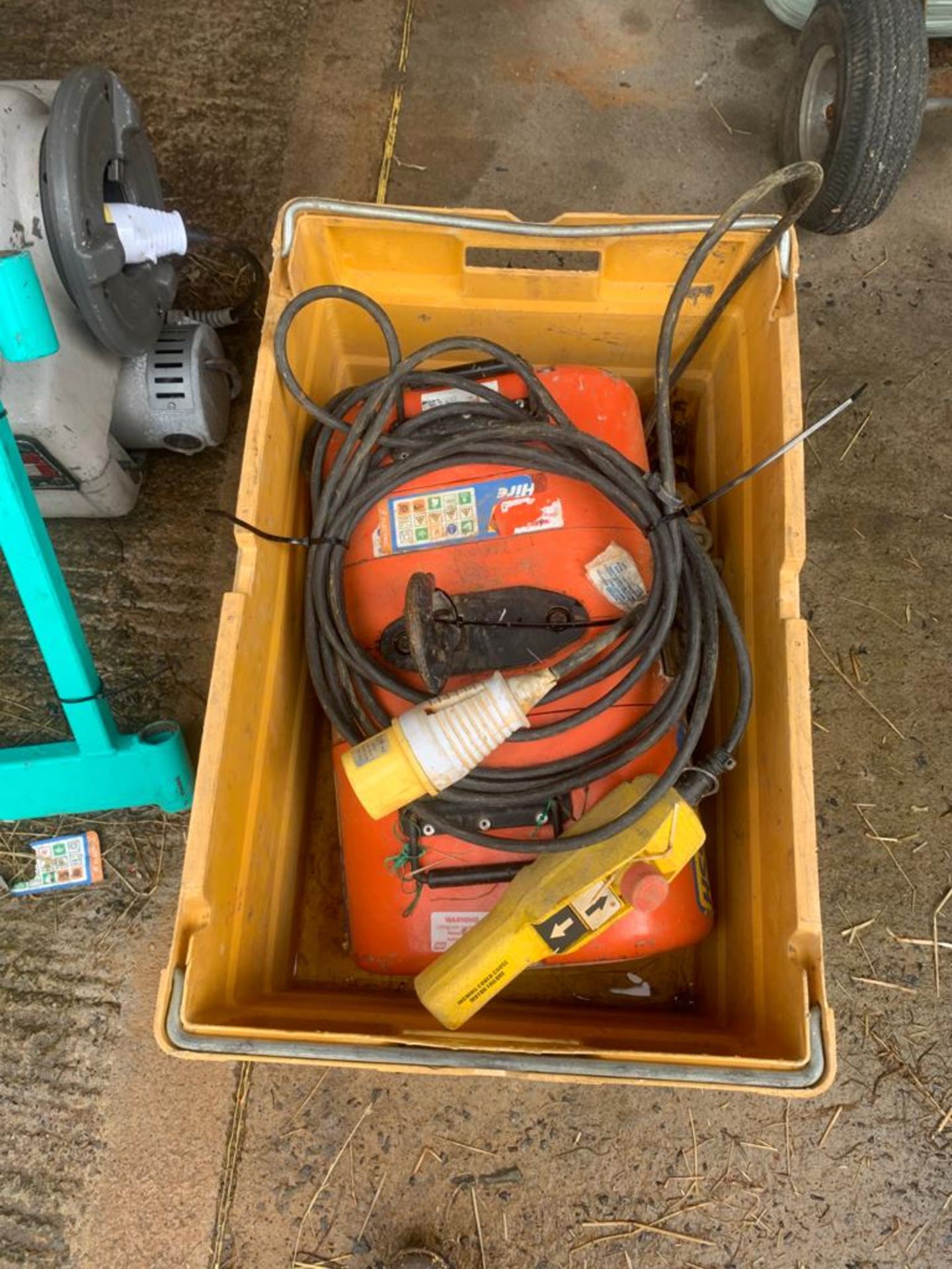 CM LODESTAR 1 TONNE CHAIN HOIST 110V. LOCATION N IRELAND - Image 2 of 3