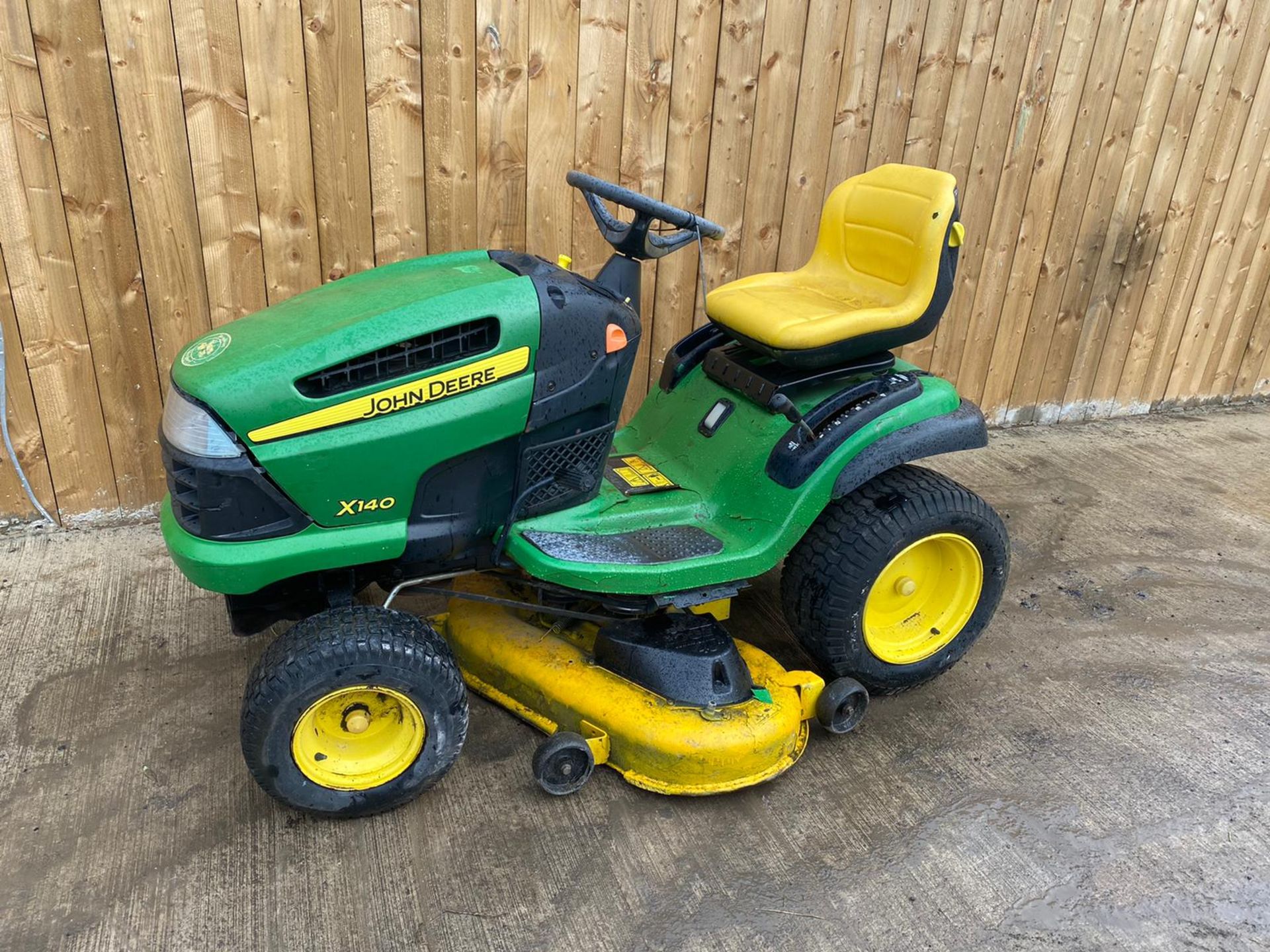 JOHN DEERE X140 RIDE ON MOWER LOCATION CO DURHAM. - Image 3 of 5