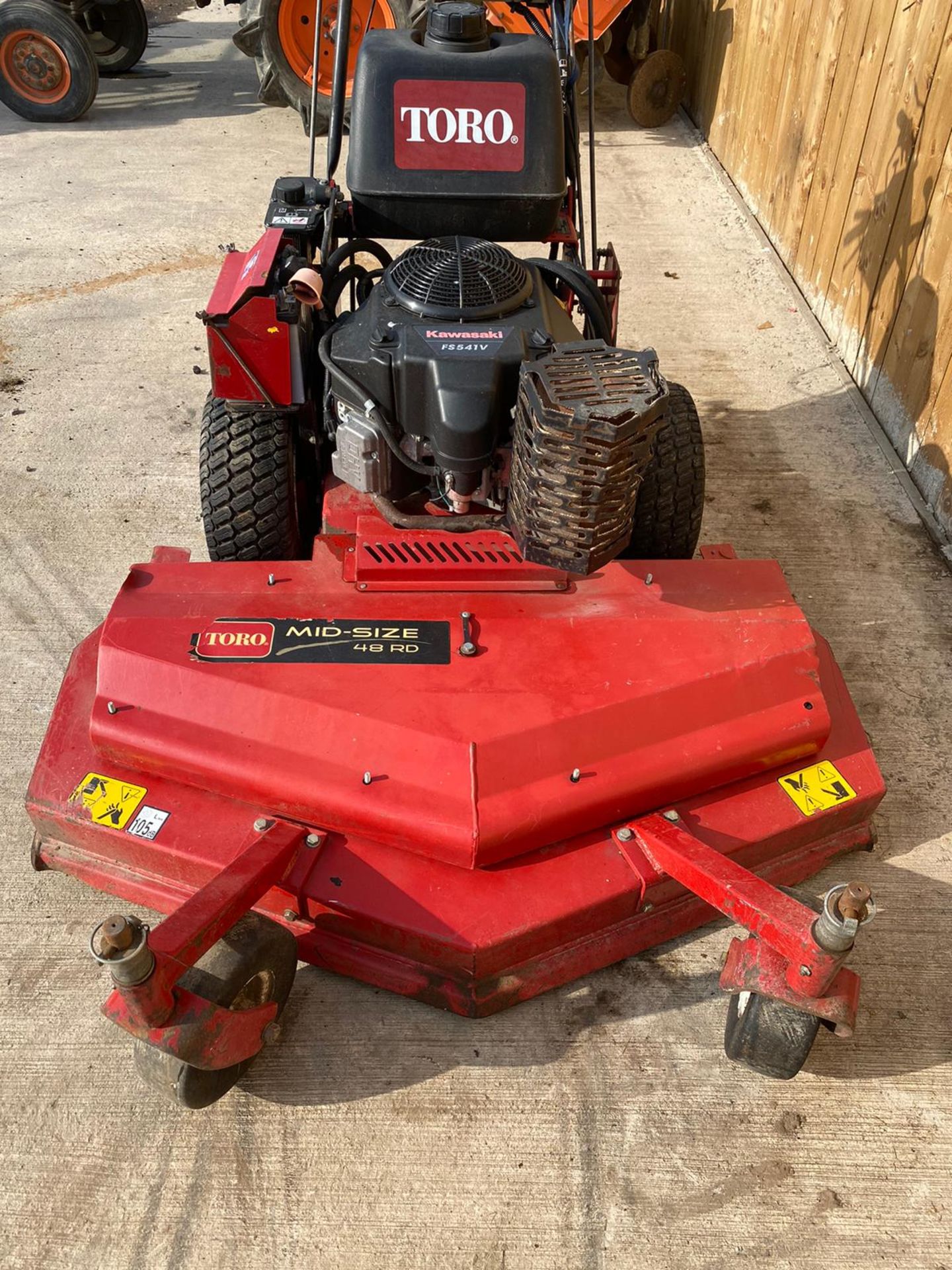 TORO MIDSIZE 48 PRO INDUSTRAIL PEDESTRAIN MOWER LOCATION CO DURHAM - Image 3 of 4