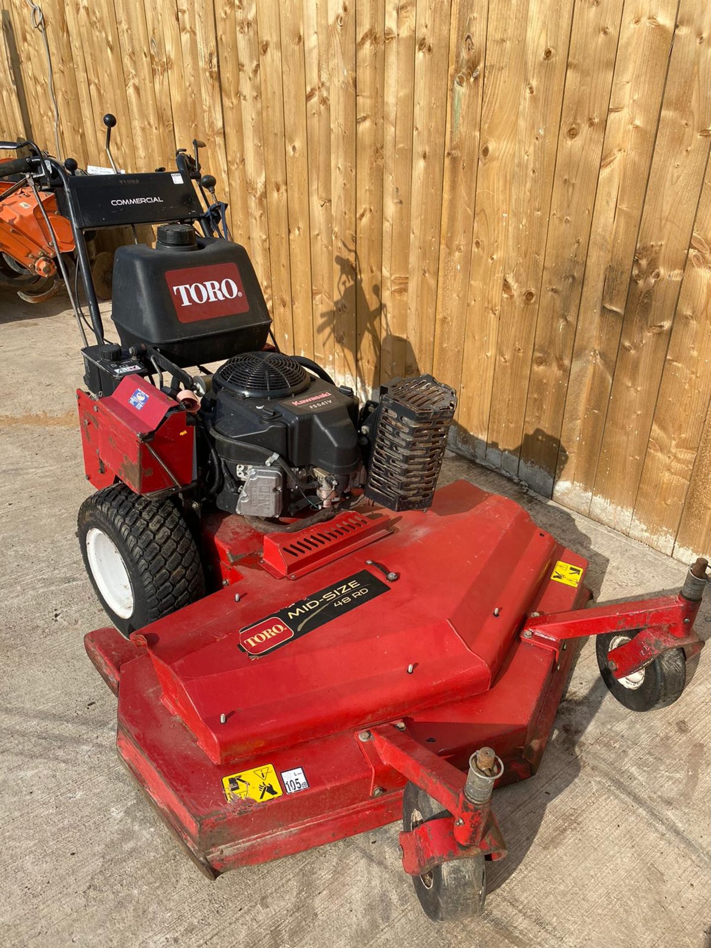 TORO MIDSIZE 48 PRO INDUSTRAIL PEDESTRAIN MOWER LOCATION CO DURHAM - Image 4 of 4