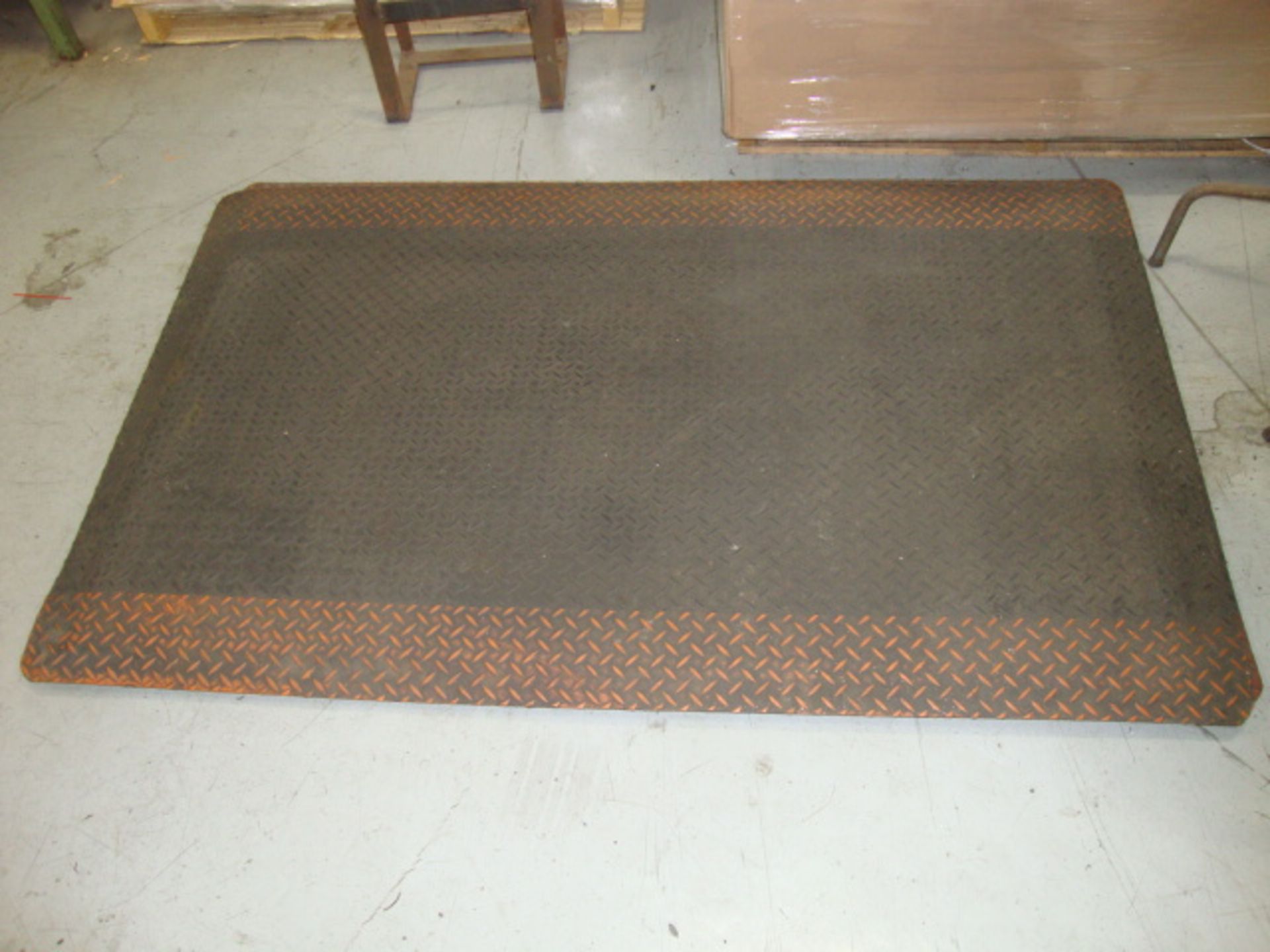 Anti-Fatigue and Oil Resistant Mat, approx. 60" x 36"