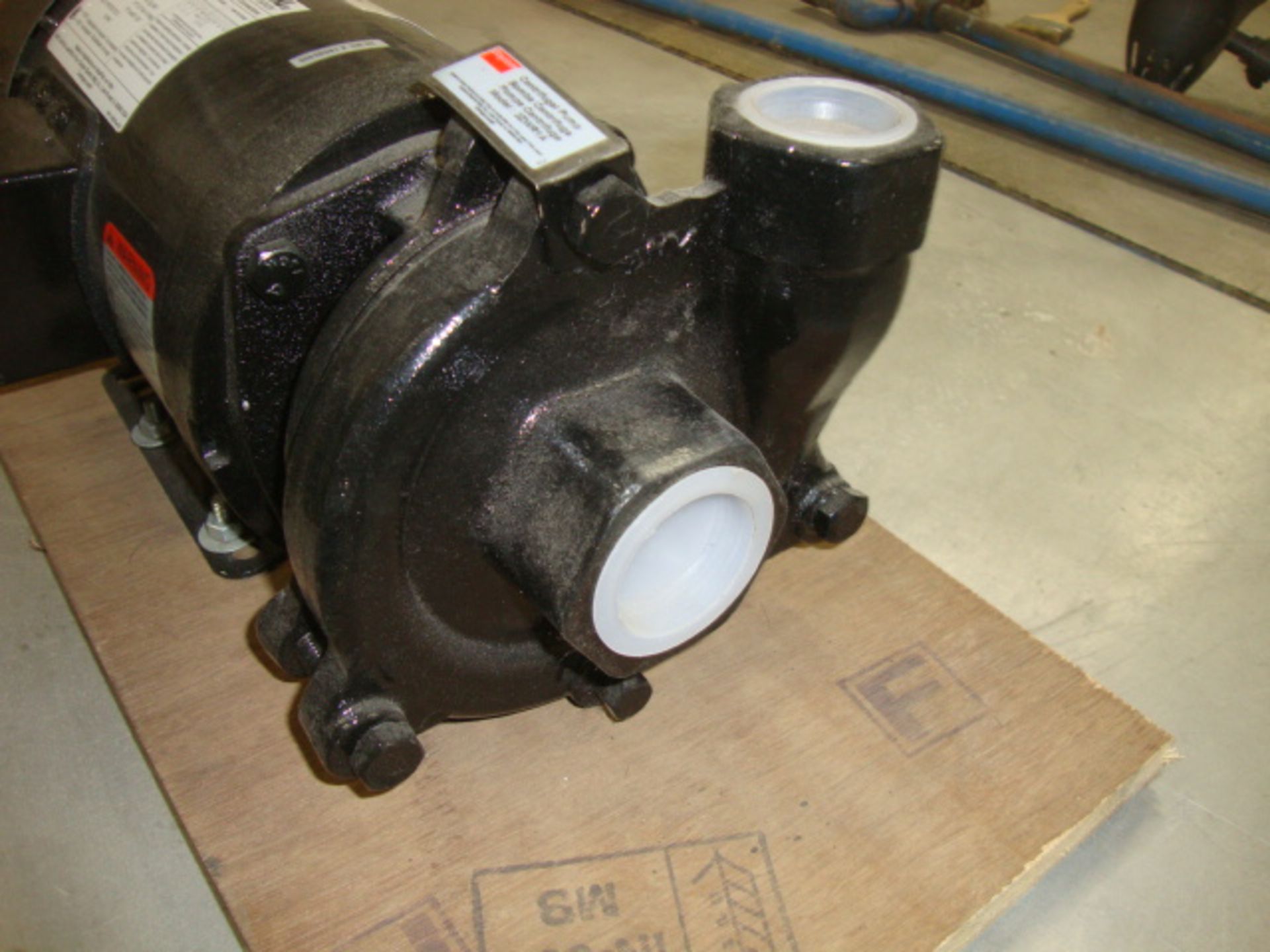 New Dayton 2hp Centrifugal Pump Model # PP2LTAF23TCG, 208-460V, 3ph - Image 2 of 4