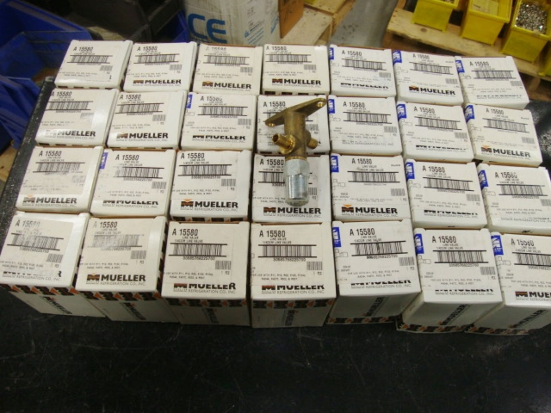 Lot of 28 New Mueller 15580 1/4 Line Valves