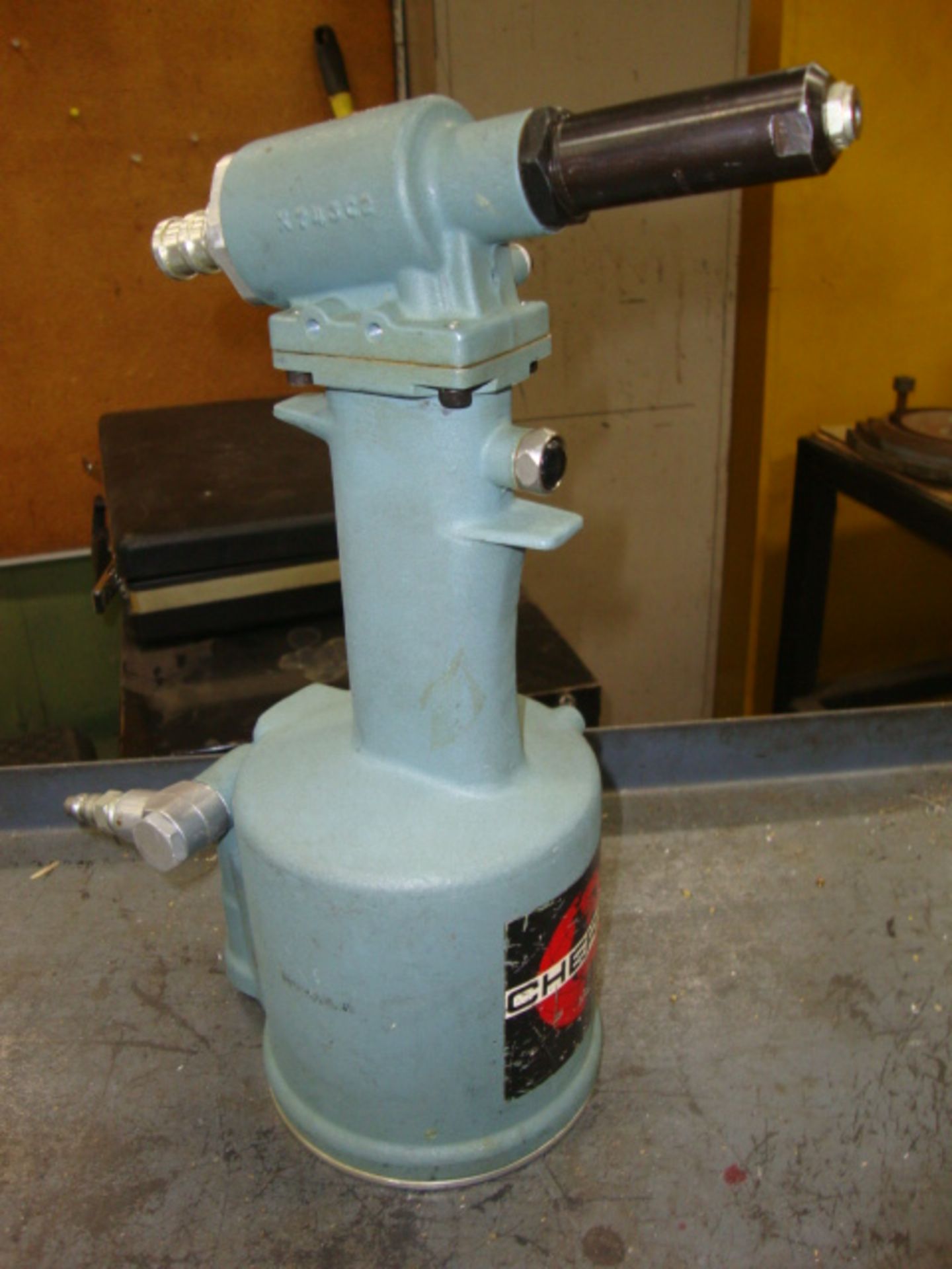 Cherry Pneumatic Riveter, Model G743