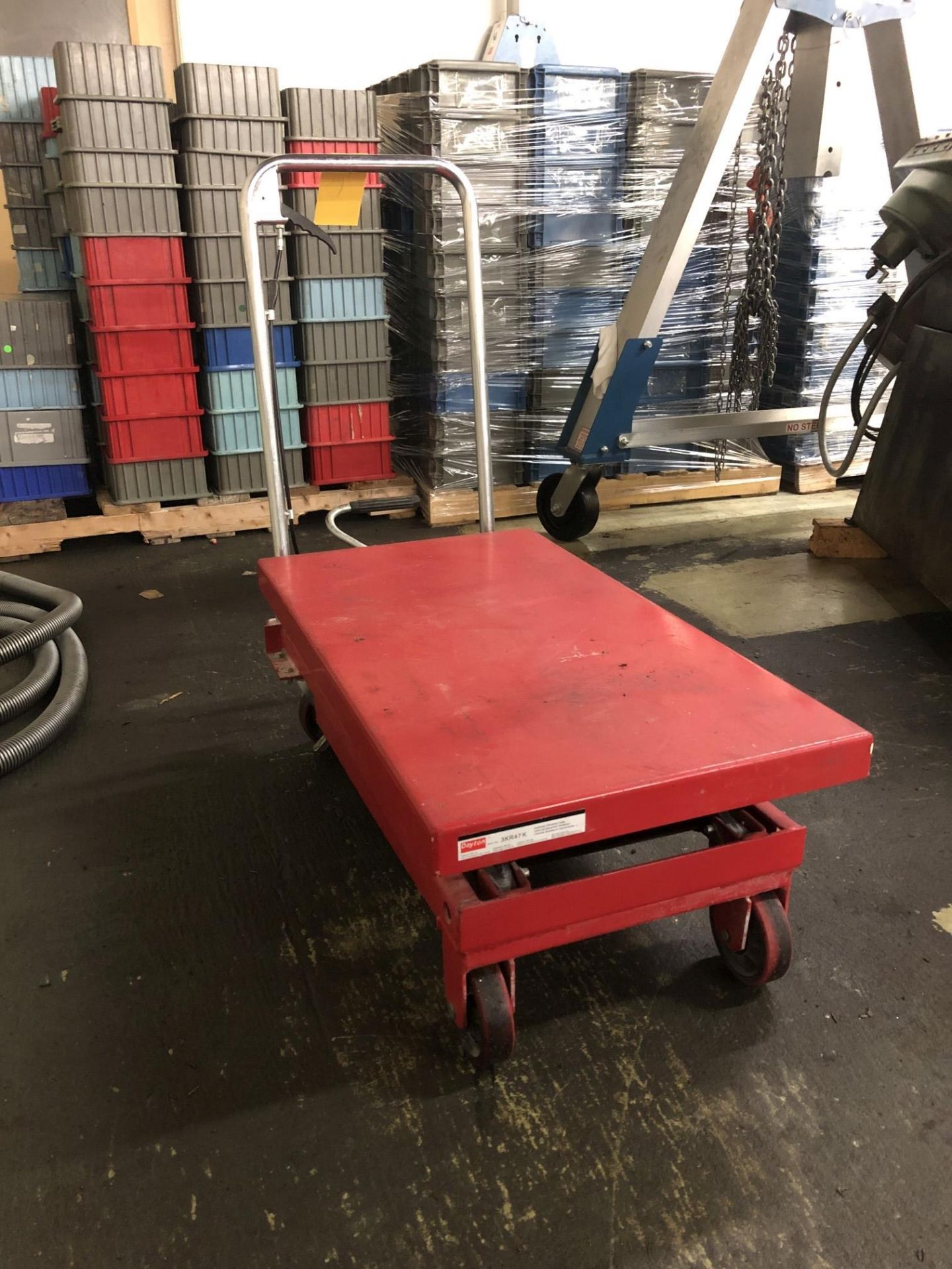 Dayton 800 Lb. Cap. Hydraulic Elevating Cart - Image 3 of 4