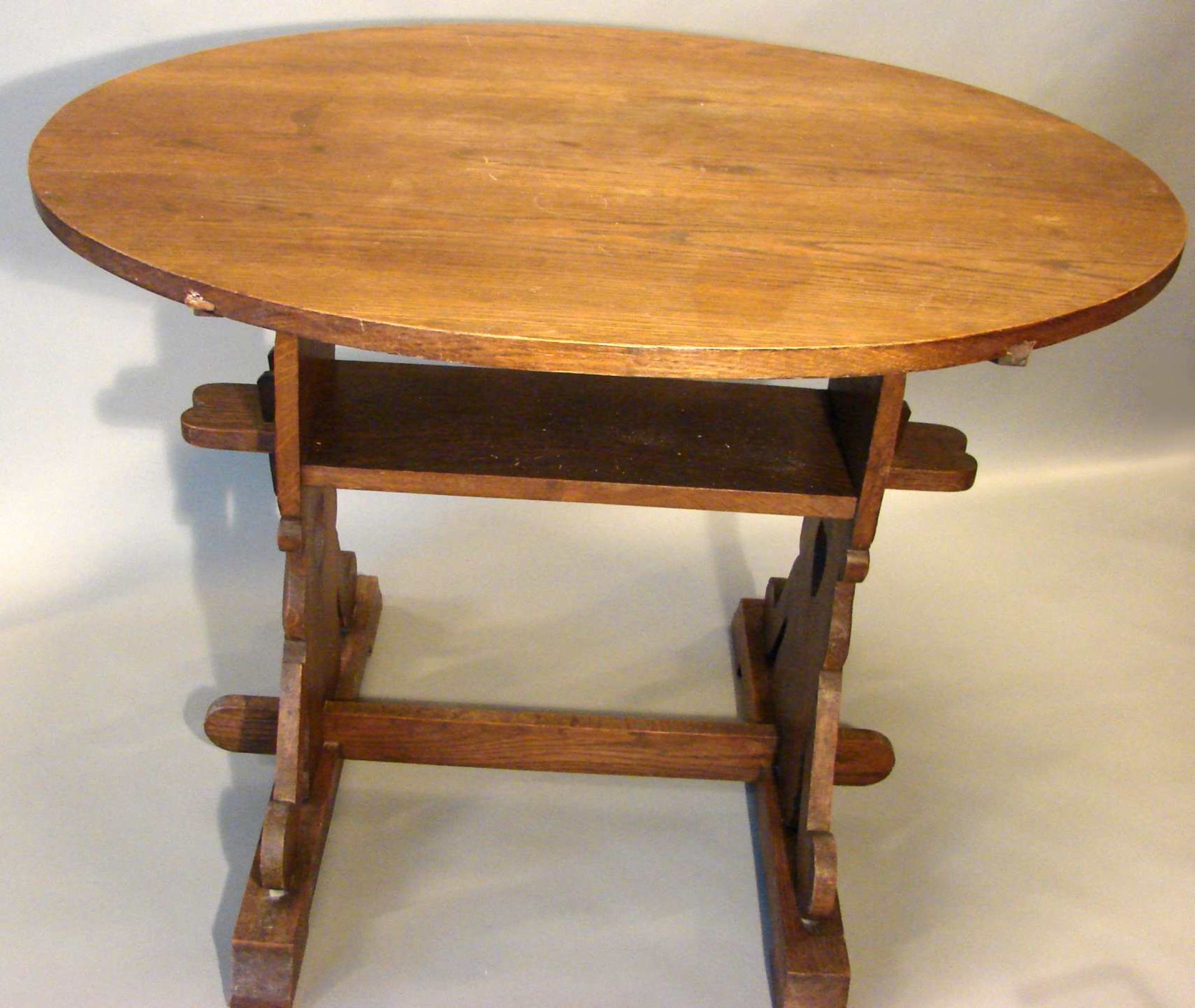 Tisch, (Worpsweder), oval (Tischplatte aufgelegt),H. ca. 77, B. 100, T. 79 cm