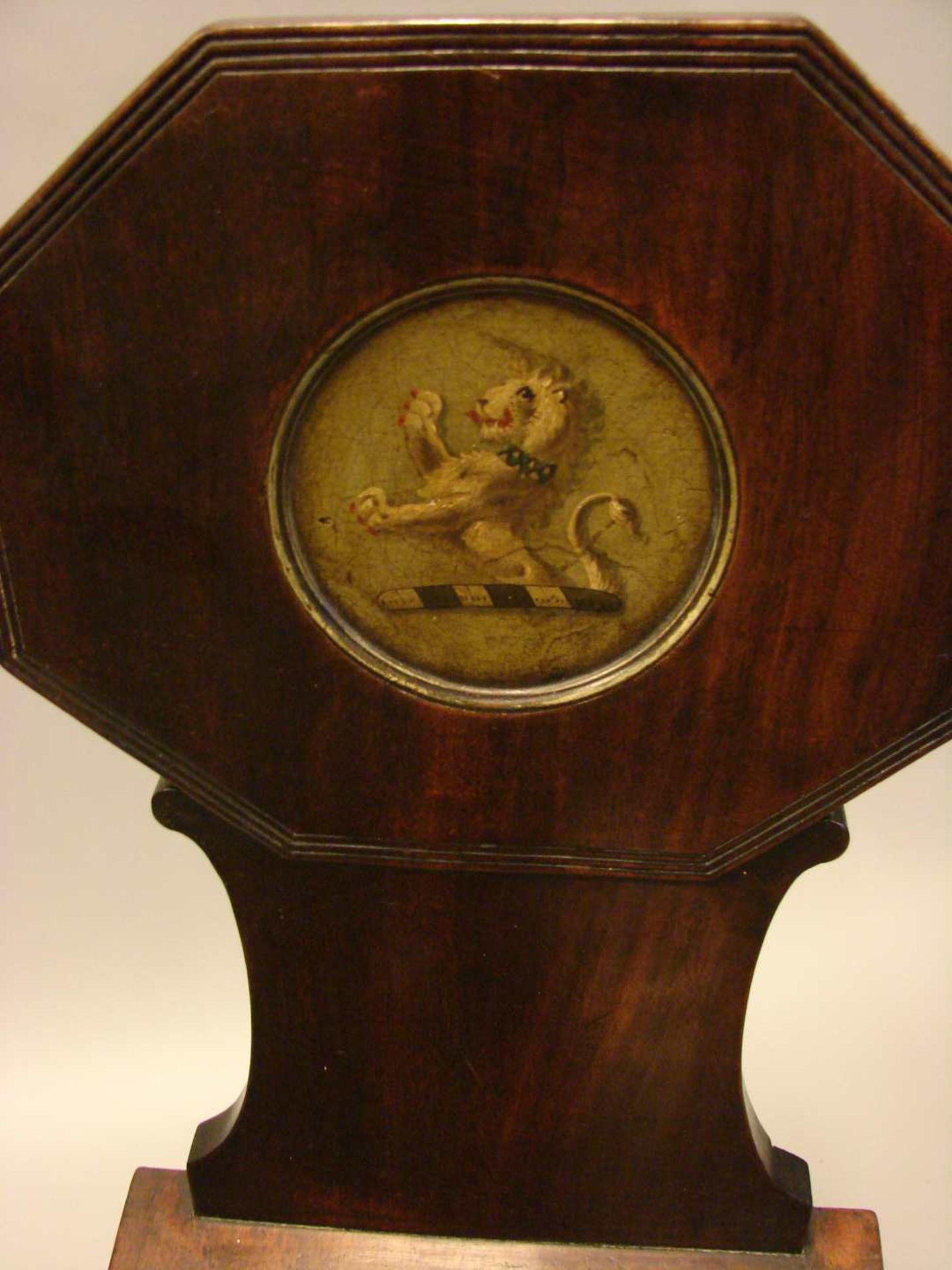 Stuhl, Holz, Löwenkopfabbildung, H.ca. 91 cm, neuzeitlich - Bild 2 aus 2