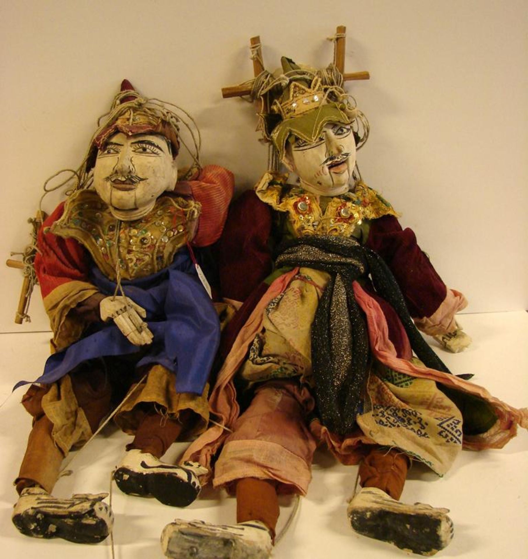 2 Holzpuppen, Marionetten mit beweglichen Fingern, Armen, Beinen, Kopf, Asien,original