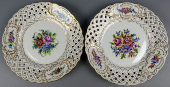 2 Teller, Dresden, durchbrochen, Blumen-Golddekor, Dm. ca. 24 cm