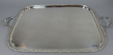 Tablett, Plated, seitliche Griffe, verzierter Rand, ca. 55 x 34 cm
