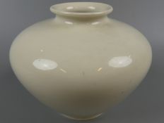 Vase, KPM, Krister, bauchige Form, beigefarben, H. 16 cm