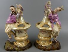 Paar Porzellanfiguren, Chinesisches Paar auf Amphore als Vase,