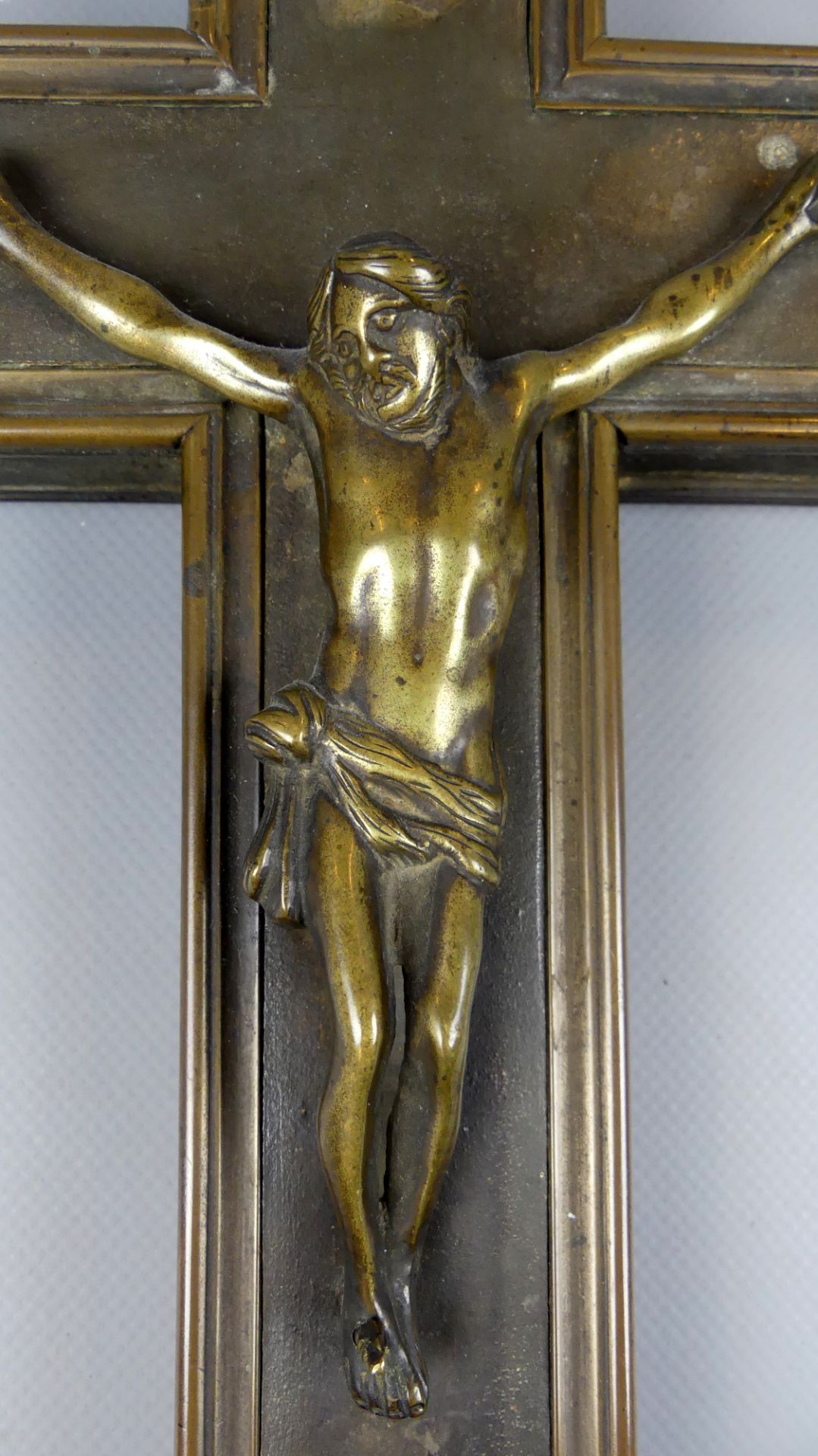 Kreuz, Metall, rücks. leicht beschädigt, ca. 33 x 24 cm - Bild 2 aus 3