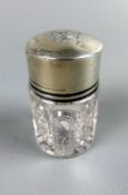 Kleines Glas mit Silberdeckel, H. ca. 6 cm