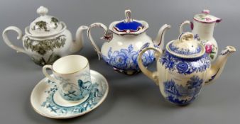 4 kleine Teekannen, 1 Tasse mit Untertasse, Villeroy & Boch,