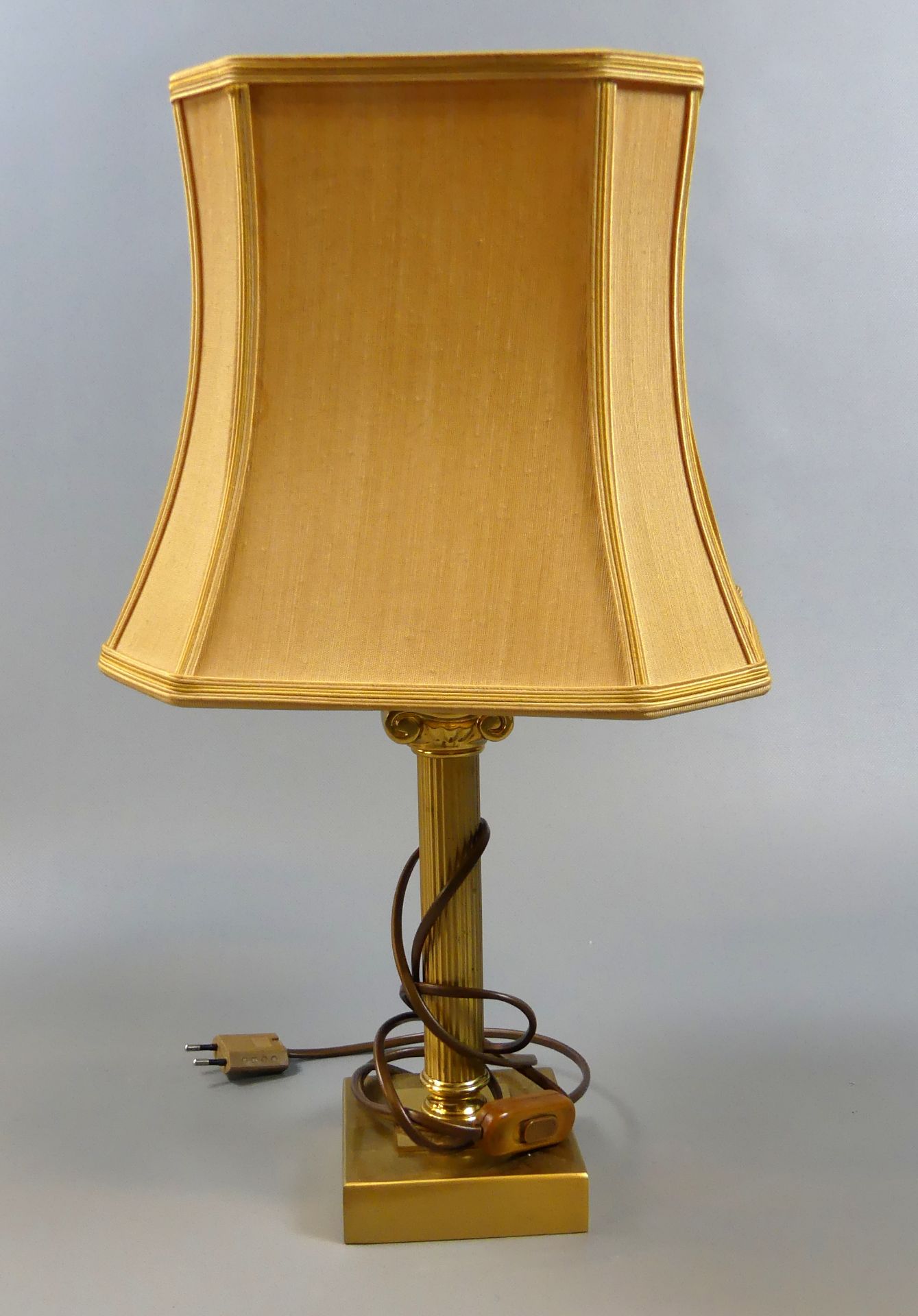 Tischlampe, Säulenform, Messing, neuzeitlich, ca. H. 51 cm