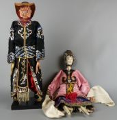 2 Puppen, Asien, männliche und weibliche Figur, Holz, aufwendige Kleider, H. ca. 49 cm