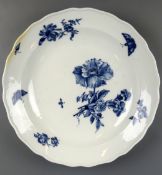 Großer Teller, KPM, blaue Blumen/Schmetterlinge, Dm. ca. 38 cm,