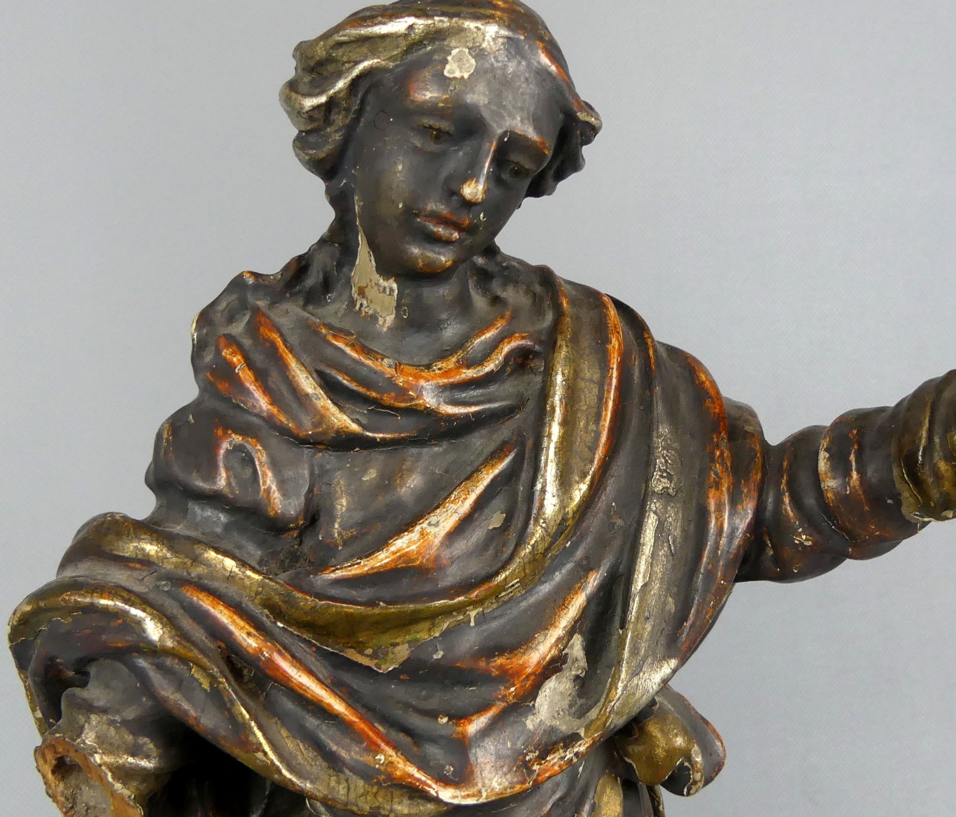 Madonna auf Sockel, Holz, Barock, H. ca. 44 cm, - Bild 3 aus 4