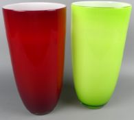 Paar Glas Vasen, rot/grün, H. ca. 36,5 cm, neuzeitlich