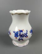 Vase, Meissen, Handmalerei, "Reicher Drache", blau, H. ca. 13 cm