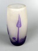 Vase, Glas, Überfang, Veilchenblau, signiert, H. ca. 10 cm