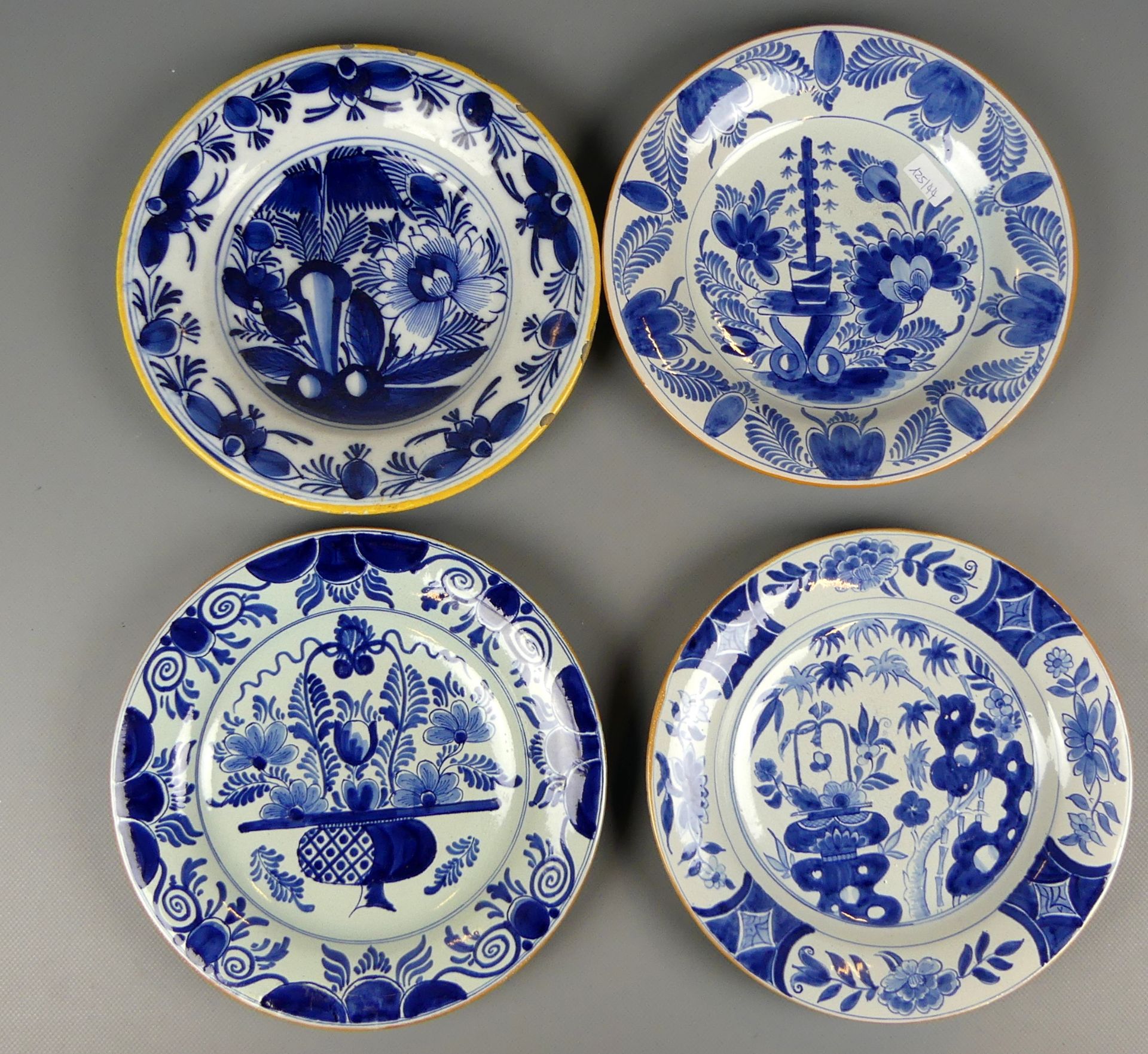 4 Keramikteller, verschiedene Dekore, Dm. ca. 22,5 cm