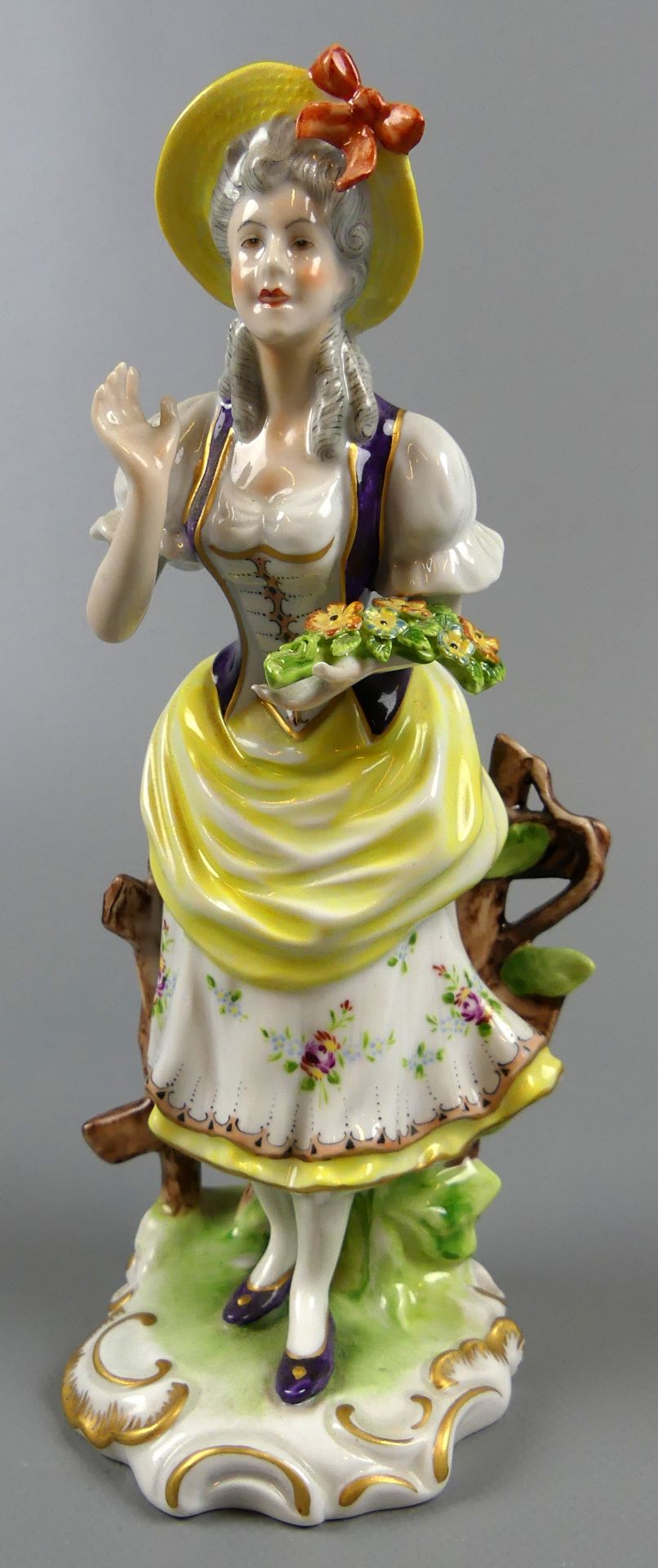 Porzellanfigur, "Dame mit Blumen", Unter Weißbach, 18'32, H. ca. 22 cm