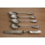 Four George IV and later silver teaspoons, 2.1oz, plated knife with mother of pearl handle (5)