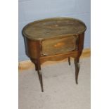 Edwardian kidney-shaped pot cupboard, the inlaid top above an inlaid door, raised on cabriole