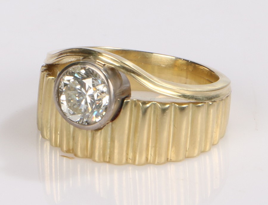 14 carat gold diamond set ring, the round cut diamond to the wide ribbed shank, ring sizeO