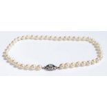 Art Deco style pearl necklace, with a row of pearls and an Art Deco style 14 carat white gold