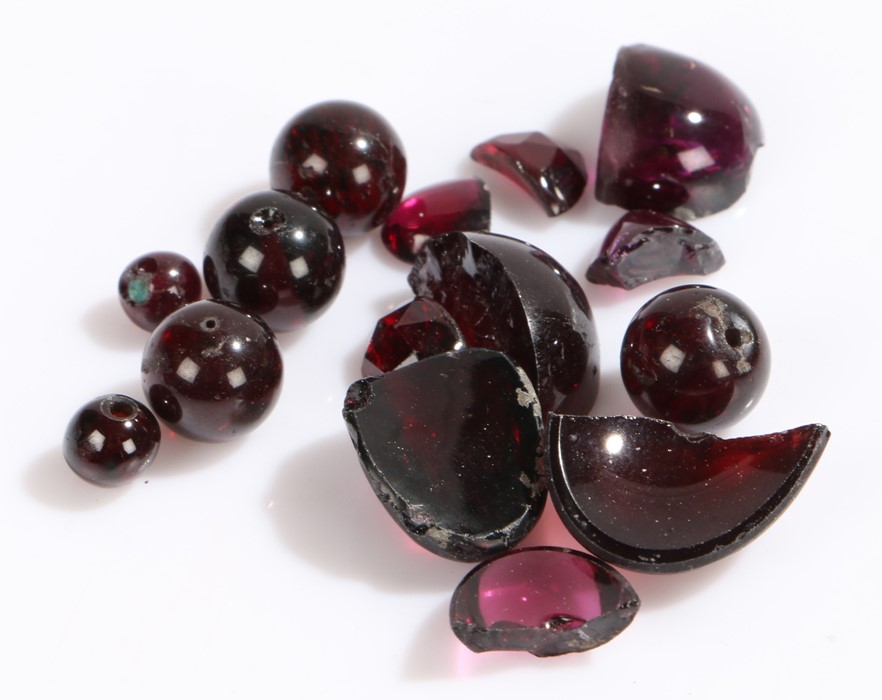 Loose gemstones, a collection of garnets at a total of 91.40 carats